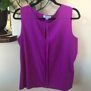 Calvin Klein polyester keyhole shell.